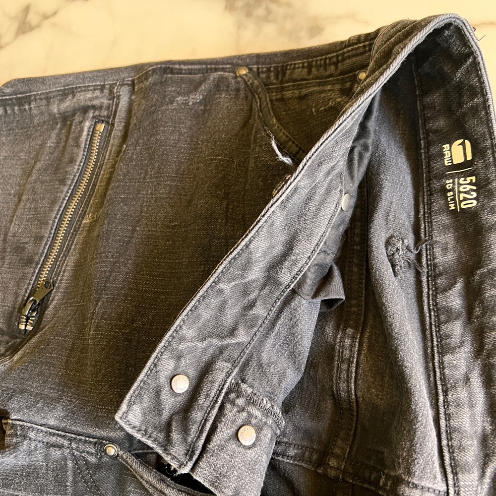 G-Star RAW
5620 3D Zip below pocket leather knees Skinny Jeans